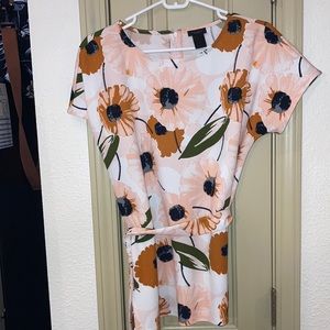Short sleeve, floral pattern top.